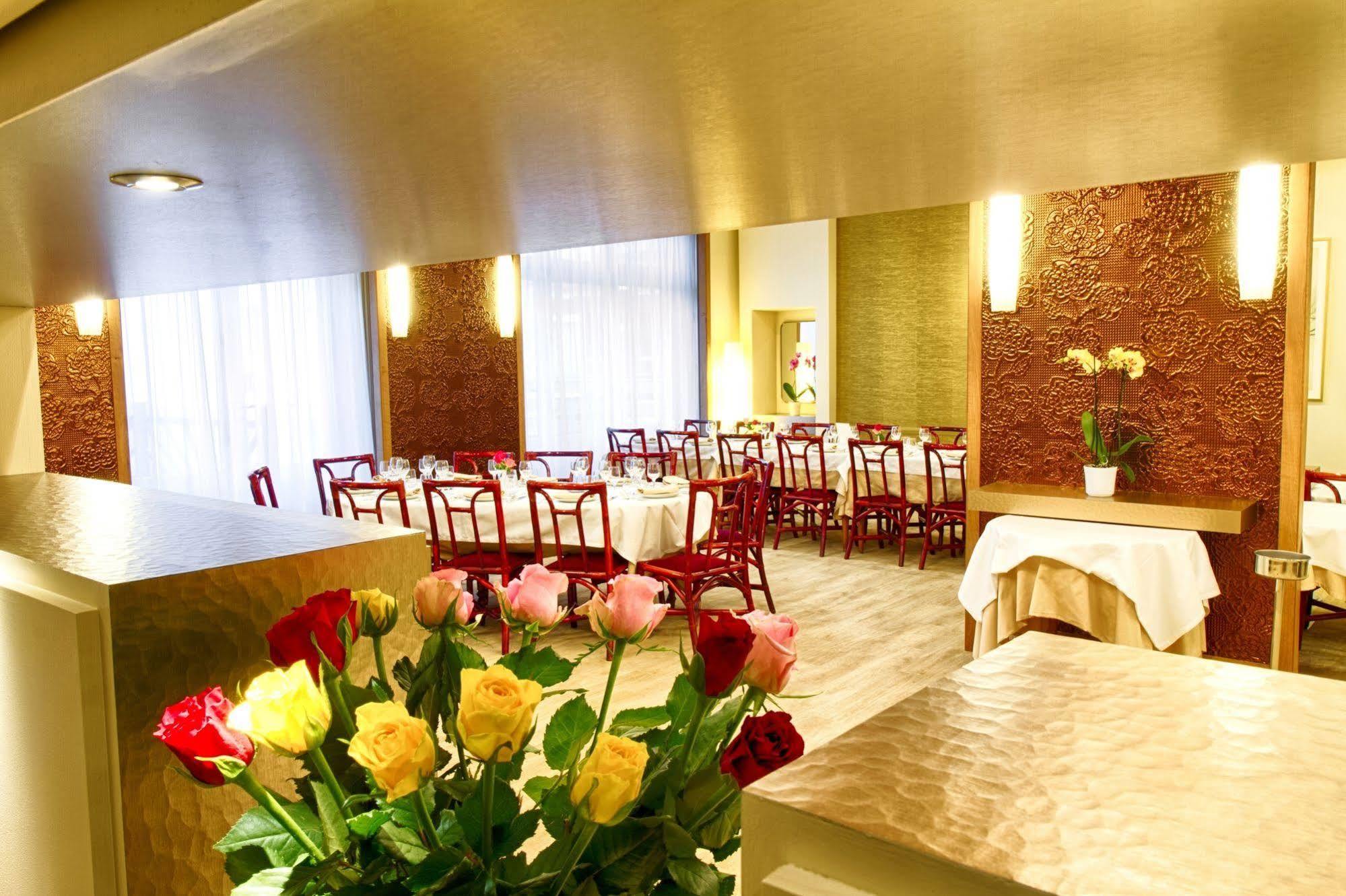 Hotel Restaurant Le Parc Moulins  Exterior foto